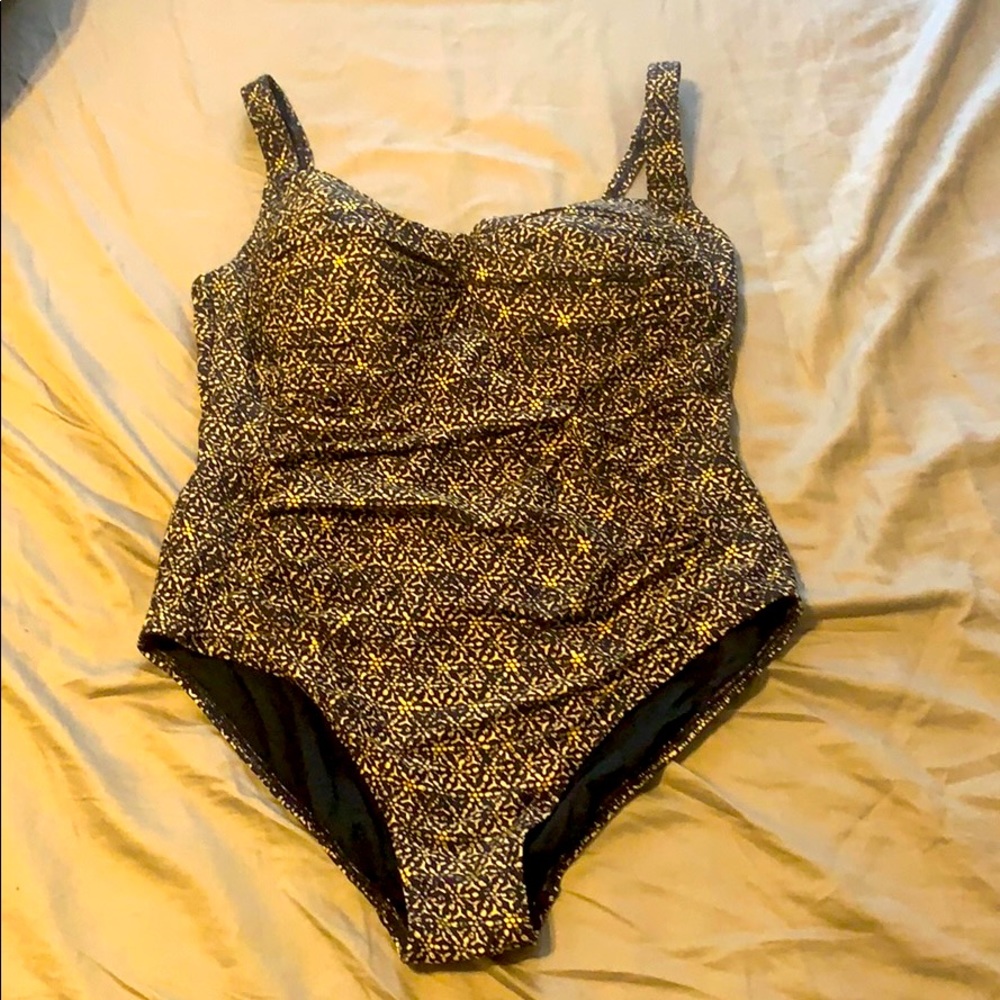 One piece swim suit